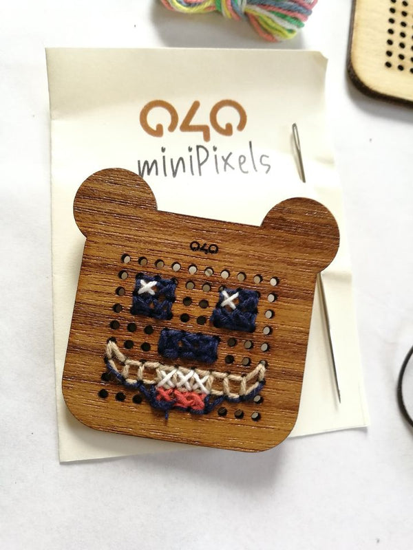 One4One Minipixel Brooch - Bear
